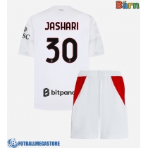 Fotballdrakt Barn AC Milan Ardon Jashari #30 Bortedraktsett 2026-27 Kortermet (+ Korte bukser)
